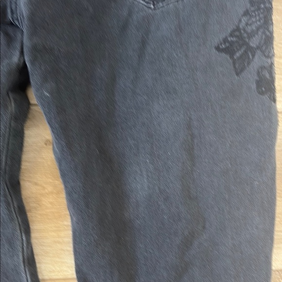 American Eagle Outfitters Black High Rise Jeans with Floral Embroidery - Picture 9 of 9